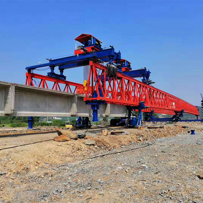 Hoog - de Brug van de kwaliteits Opheffende Spoorweg de Balkkraan van de Lanceringsbouw