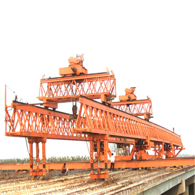 Hoog - de Brug van de kwaliteits Opheffende Spoorweg de Balkkraan van de Lanceringsbouw